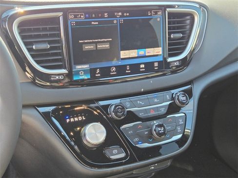 New 2026 Chrysler Voyager LX image 12