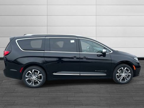 New 2026 Chrysler Pacifica Pinnacle image 2