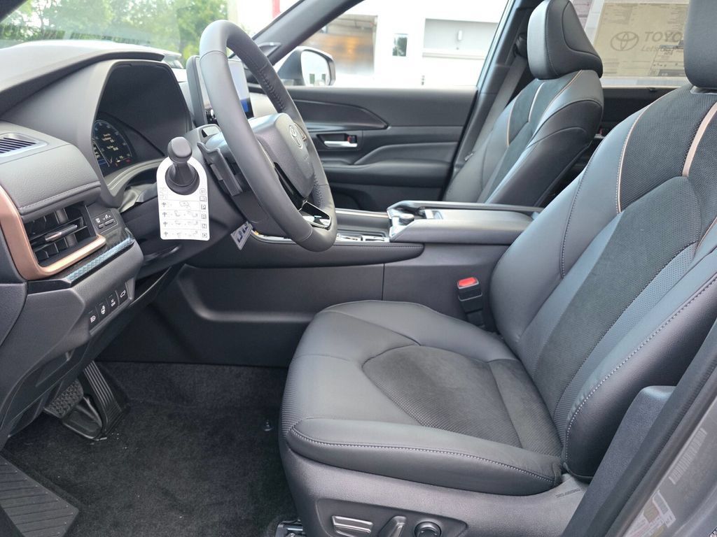 New 2026 Toyota Grand Highlander AWD Hybrid image 26