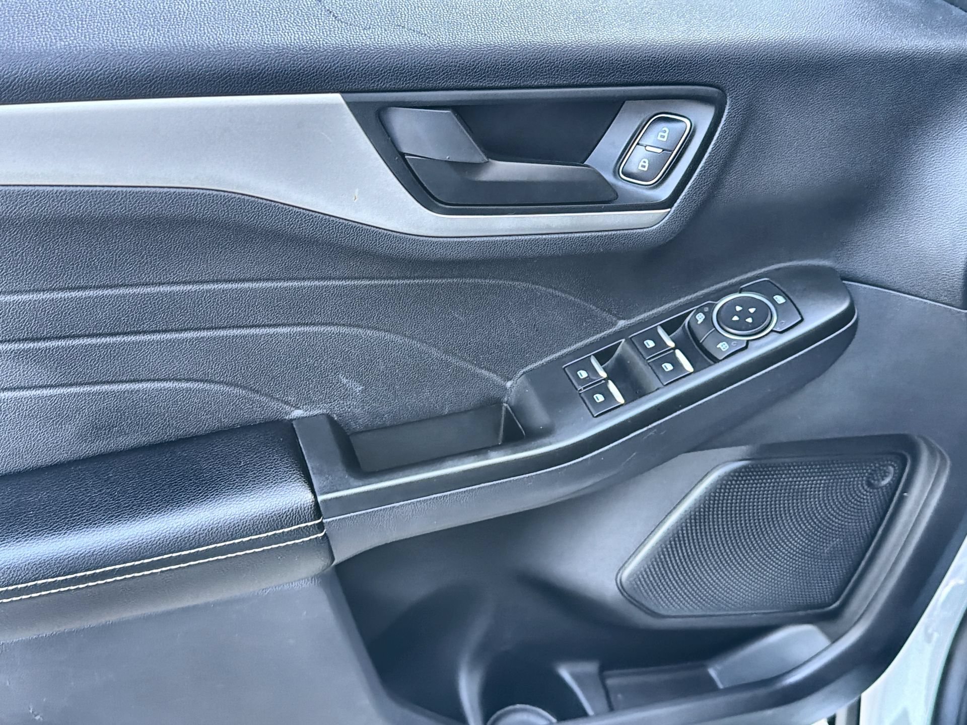 Used 2022 Ford Escape SE w/ SE Sport Appearance Package FWD image 13