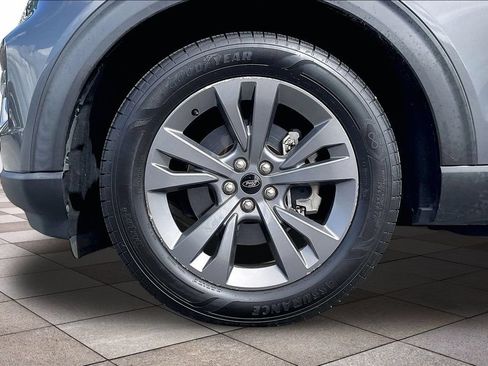 Used 2021 Ford Explorer XLT w/ Equipment Group 202A RWD image 9