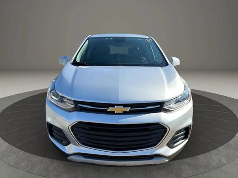 Used 2019 Chevrolet Trax LT w/ LT Convenience Package FWD image 2