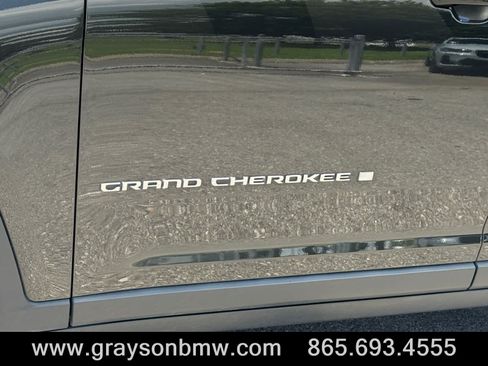 Used 2022 Jeep Grand Cherokee L Limited AWD/4WD image 10