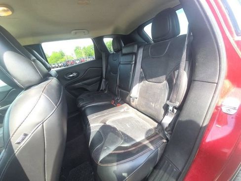 Used 2017 Jeep Cherokee Trailhawk AWD/4WD image 18