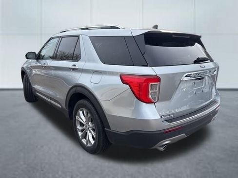 Used 2023 Ford Explorer Limited image 2