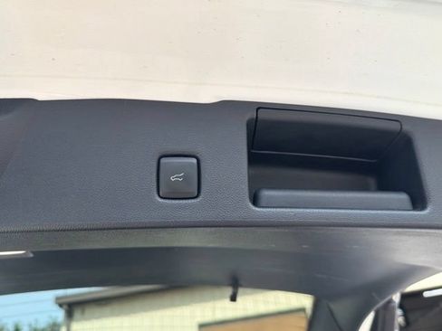 Used 2022 Ford Escape Titanium w/ Titanium Elite Package AWD/4WD image 12