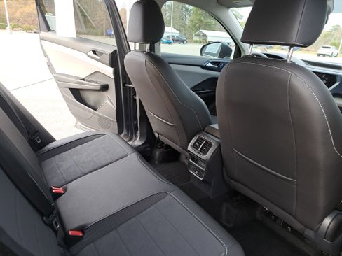 Certified 2023 Volkswagen Taos SE image 11