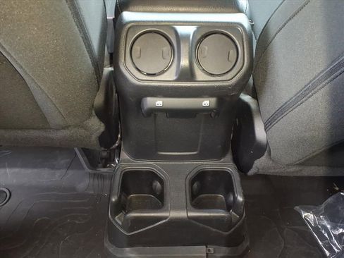 Certified 2022 Jeep Gladiator Sport image 18