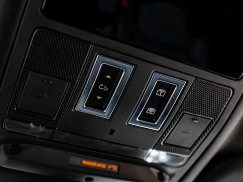 New 2026 Land Rover Defender 130 X-Dynamic SE AWD/4WD image 44