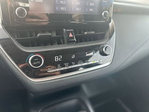 Used 2020 Toyota Corolla LE image 16