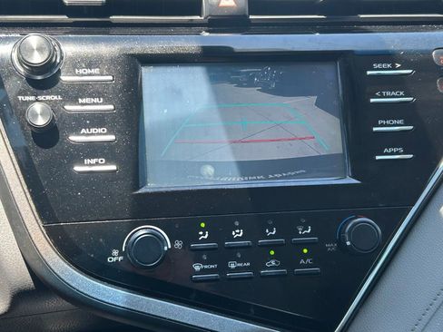 Used 2018 Toyota Camry LE FWD image 28