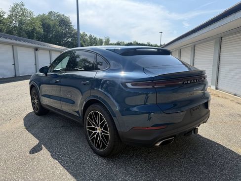 Used 2024 Porsche Cayenne Coupe AWD/4WD image 3