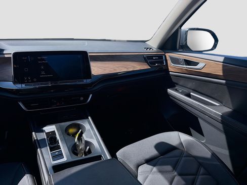 Certified 2025 Volkswagen Atlas SE FWD image 21