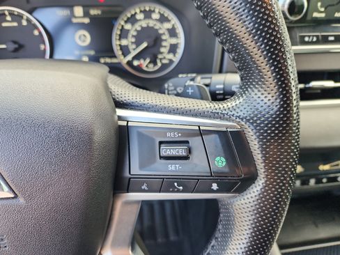 Used 2022 Mitsubishi Outlander SE image 19