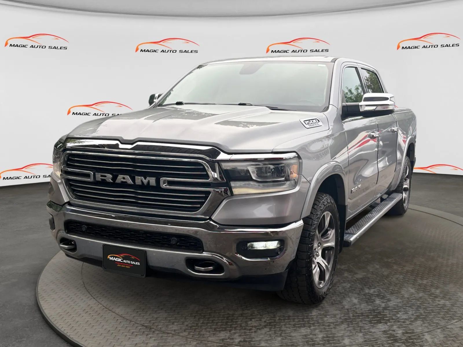 Used 2019 RAM 1500 Laramie AWD/4WD image 1