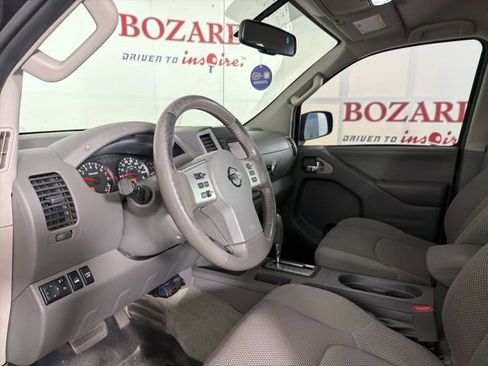 Used 2016 Nissan Frontier SV w/ SV Value Truck Package AWD/4WD image 12