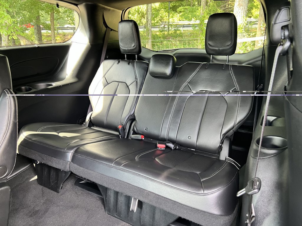 Used 2021 Chrysler Pacifica Touring-L w/ S Appearance Package FWD image 18
