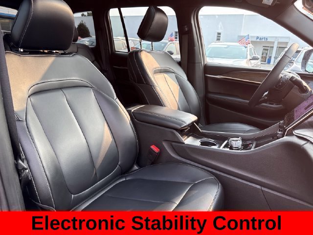 Used 2025 Jeep Grand Cherokee Limited AWD/4WD image 49