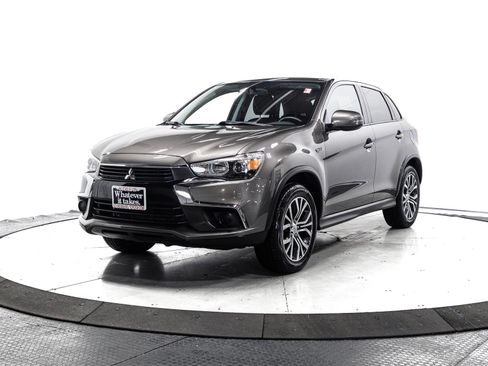 Used 2017 Mitsubishi Outlander Sport ES image 3