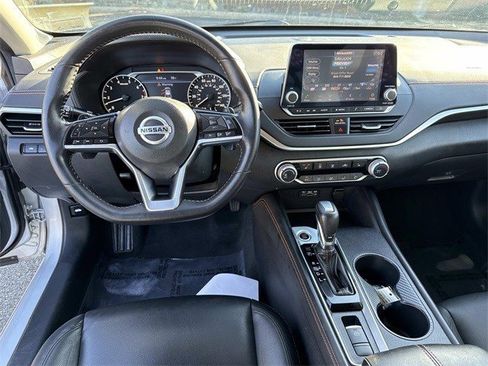Used 2020 Nissan Altima 2.5 SR w/ Premium Package image 18