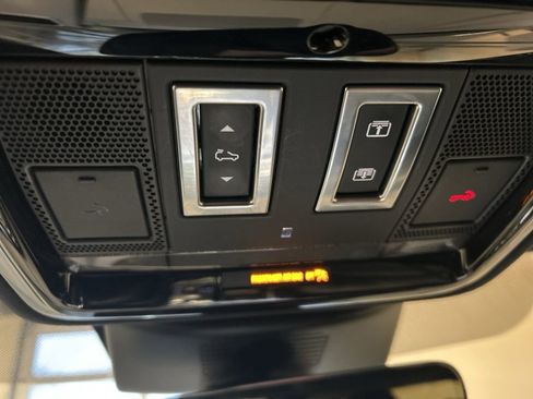 Used 2019 Land Rover Range Rover Supercharged image 9