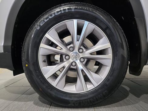 Used 2014 Toyota Highlander XLE AWD/4WD image 23