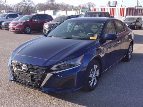 Used 2023 Nissan Altima 2.5 S image 3