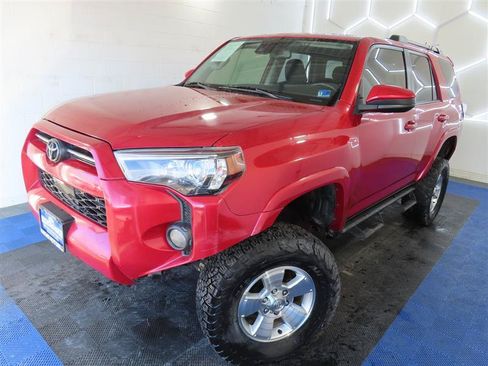 Used 2020 Toyota 4Runner SR5 AWD/4WD image 4
