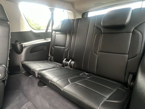 Used 2019 Chevrolet Suburban LT AWD/4WD image 17