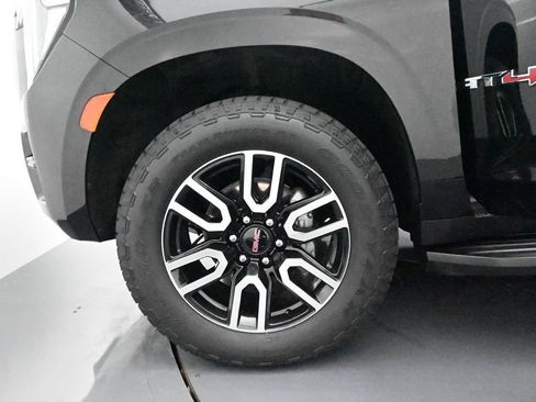 Used 2023 GMC Yukon XL AT4 w/ Technology Package AWD/4WD image 8
