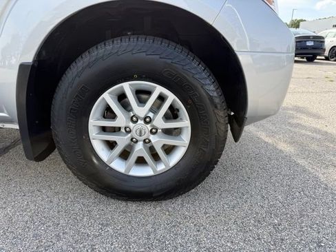Used 2021 Nissan Frontier SV AWD/4WD image 12
