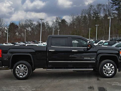 Used 2019 GMC Sierra 2500 Denali w/ Duramax Plus Package image 6
