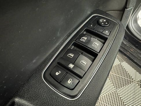 Used 2015 Chrysler 300 Limited w/ Driver Convenience Group AWD/4WD image 38