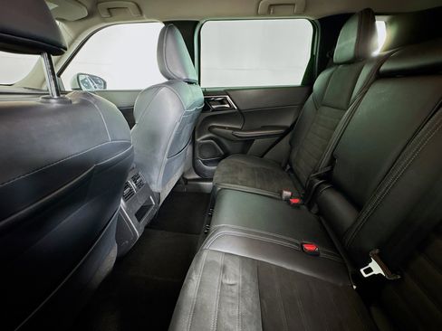 Used 2022 Mitsubishi Outlander SE image 24