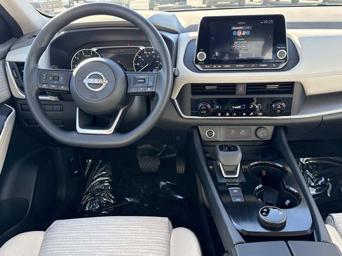 Used 2023 Nissan Rogue SV AWD/4WD image 3