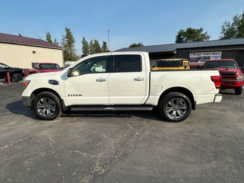 Used 2017 Nissan Titan SL image 2