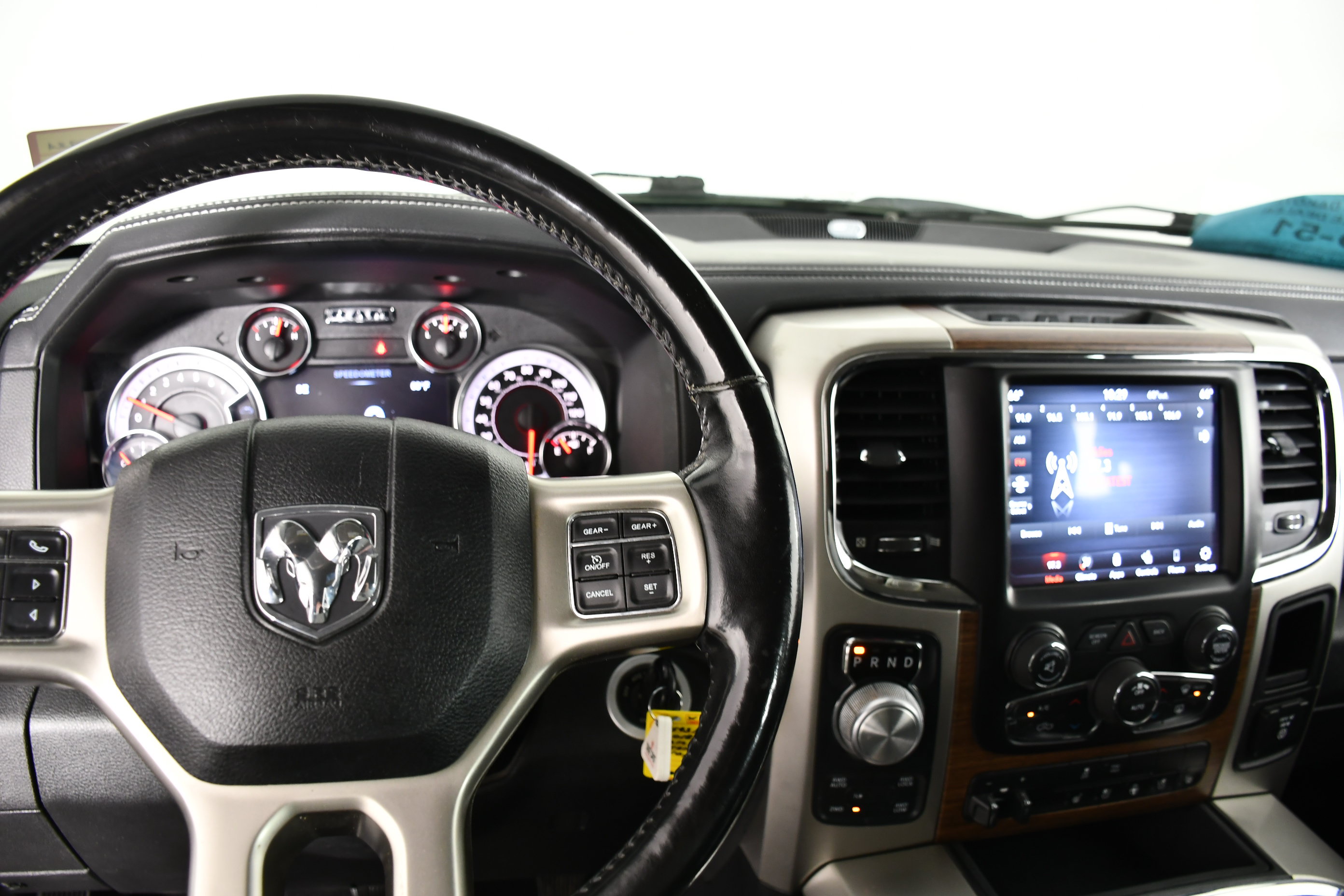 Used 2018 RAM 1500 Laramie AWD/4WD image 19