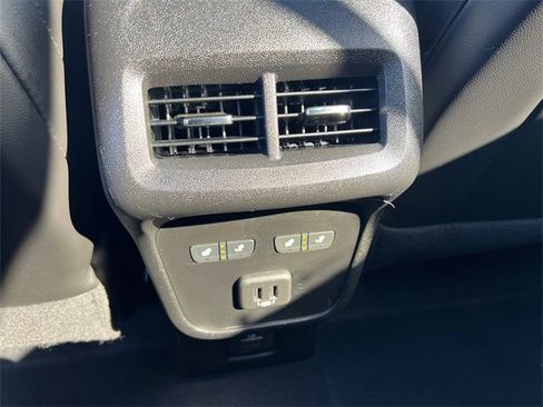 Used 2021 Chevrolet Equinox Premier image 30