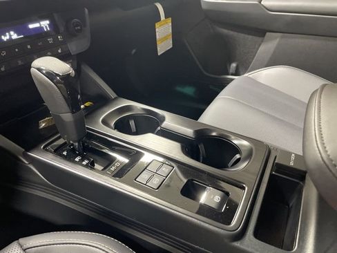 New 2026 Subaru Outback Limited AWD/4WD image 37