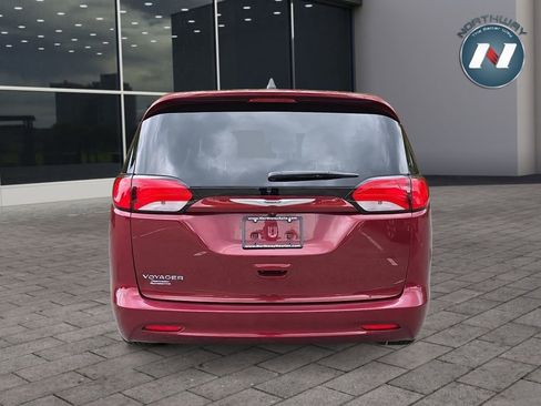 Used 2021 Chrysler Voyager L FWD image 4