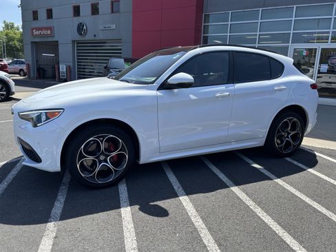 Used 2021 Alfa Romeo Stelvio Ti Sport AWD/4WD image 4