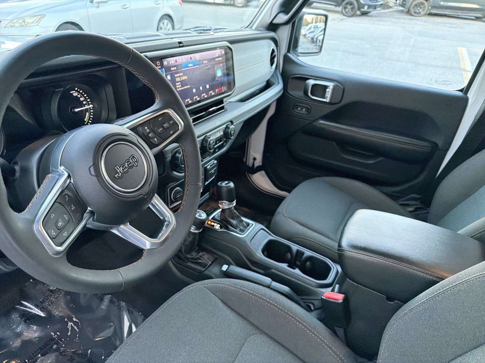 Used 2024 Jeep Wrangler Unlimited Sahara AWD/4WD image 18