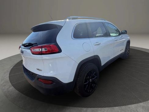 Used 2017 Jeep Cherokee Latitude w/ True North Edition AWD/4WD image 5