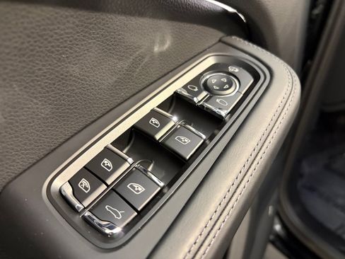 Certified 2026 Porsche Macan AWD/4WD image 21