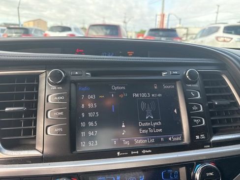 Used 2019 Toyota Highlander XLE AWD/4WD image 27