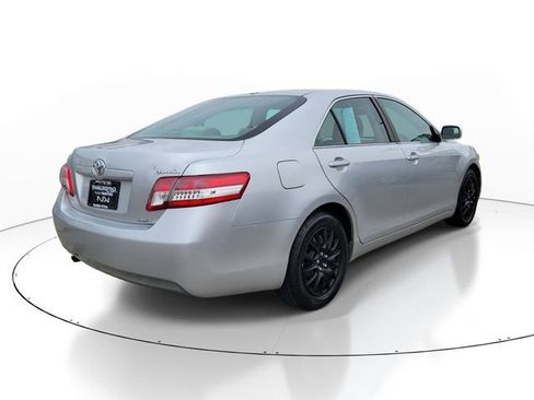 Used 2011 Toyota Camry image 6