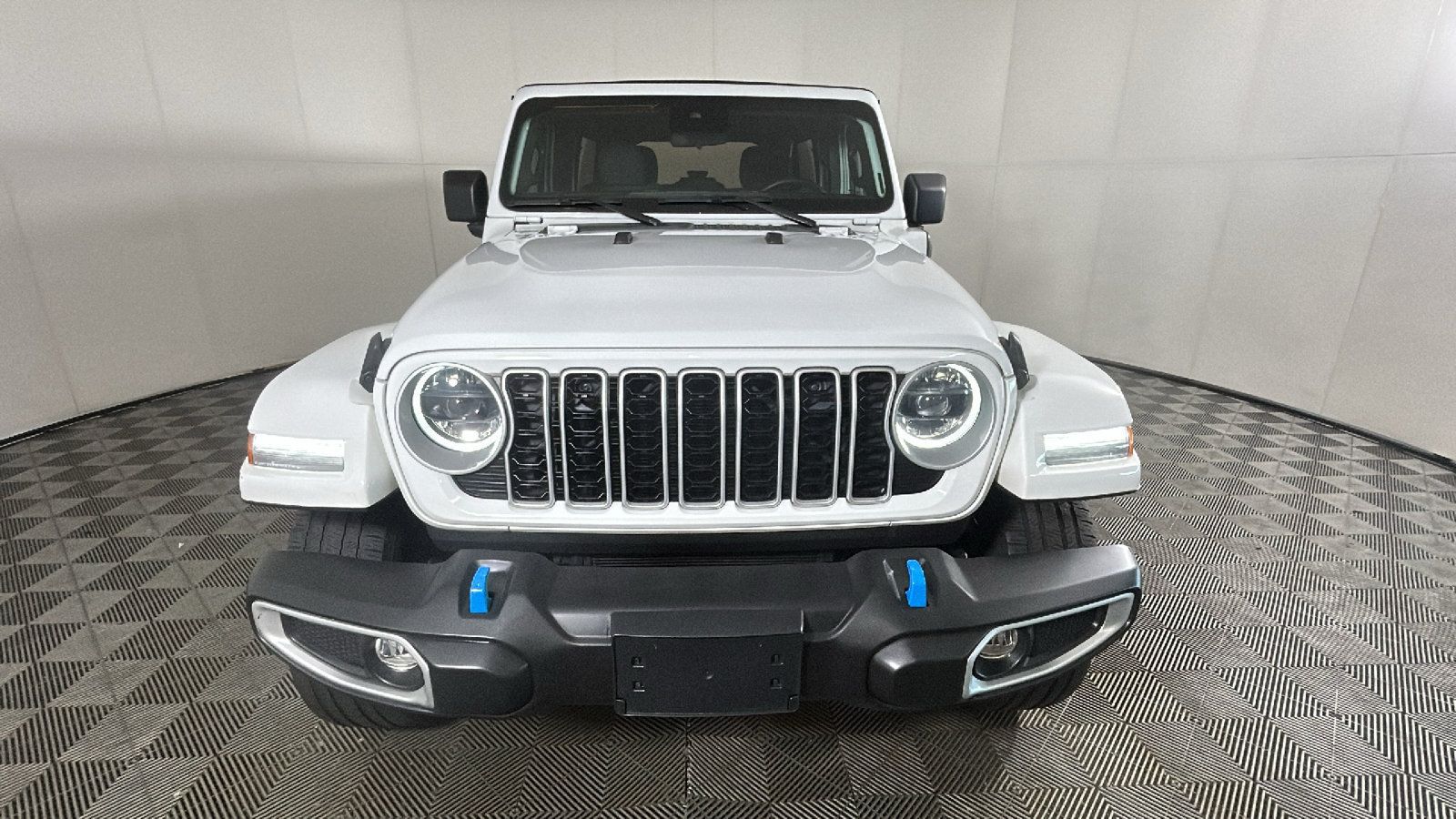Used 2024 Jeep Wrangler Unlimited Sahara AWD/4WD image 8
