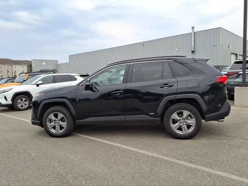 Used 2024 Toyota RAV4 LE AWD/4WD image 8