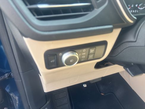 Used 2020 Ford Escape SEL FWD image 15