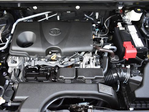 Used 2021 Toyota RAV4 LE FWD image 46